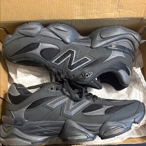 New Balance Men's 7.5 Women’s 8.5 Sneakers